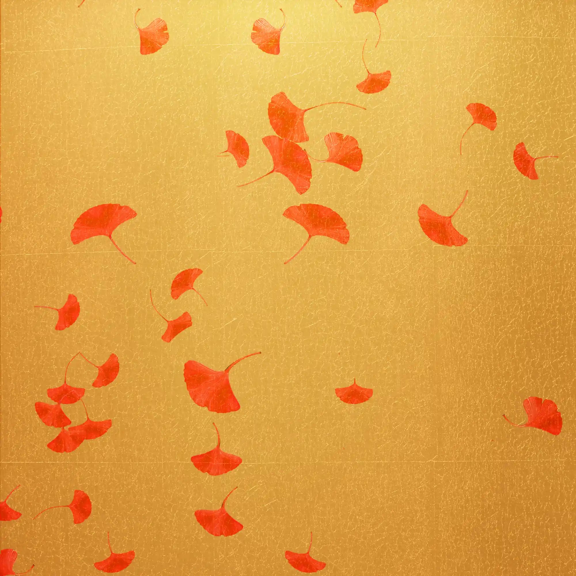 欢快的金色花朵金属叶中国风墙纸，带有优雅的反光图案和经典色调。