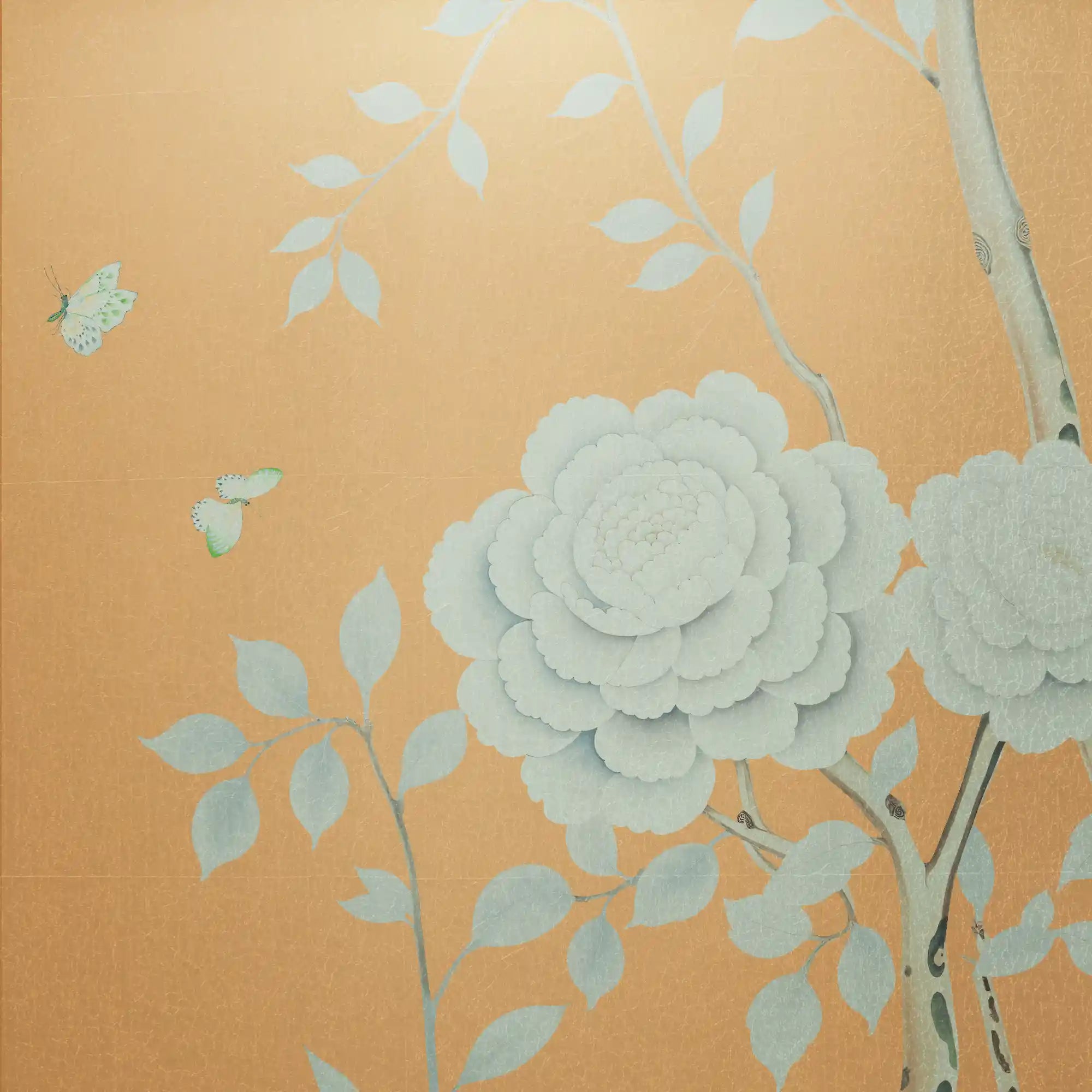 迷人的桃红色花朵金属叶中国风墙纸，闪烁着微妙的光泽和优雅的花朵图案。