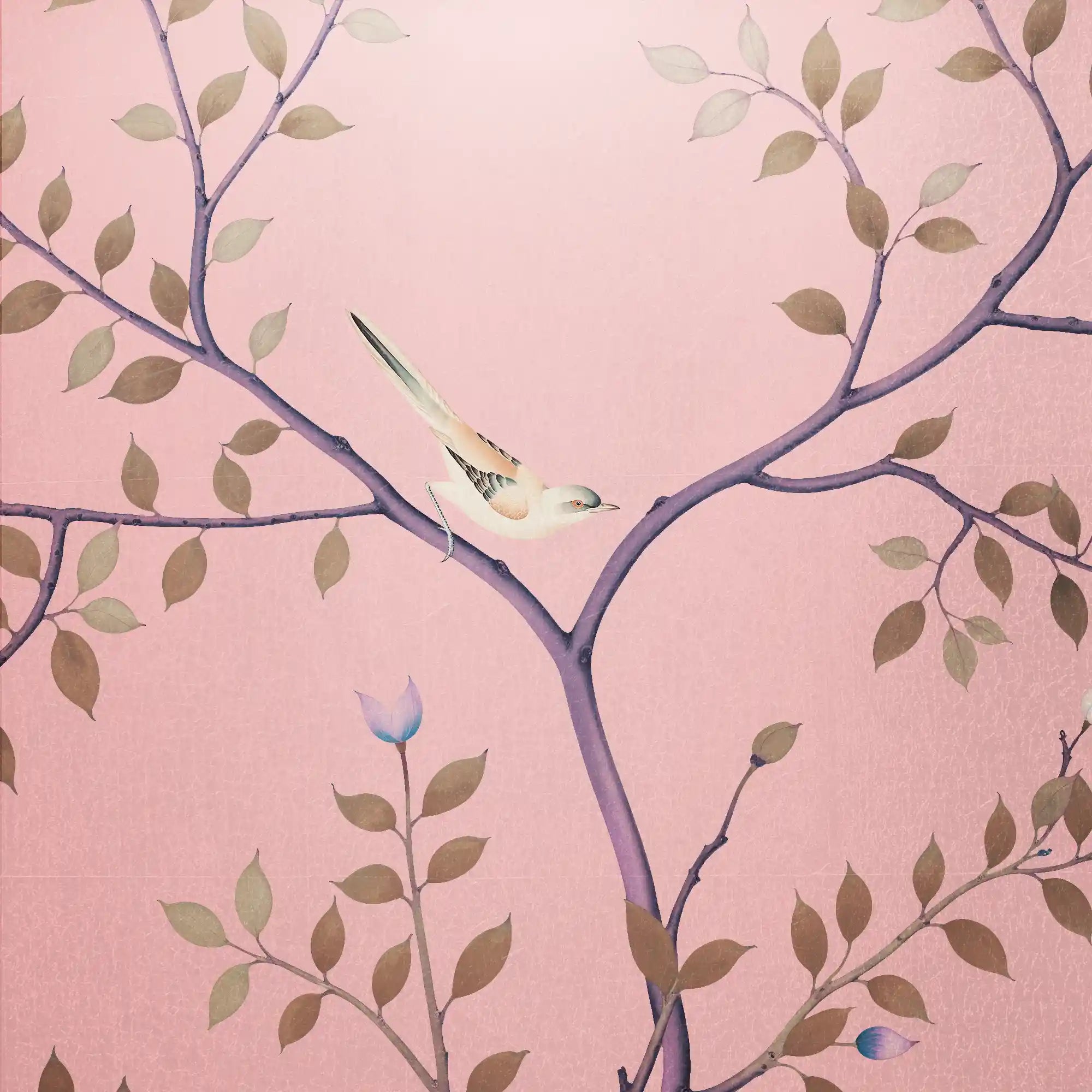 复古粉色金属叶中国风墙纸特写，显示精致的花瓣反光。